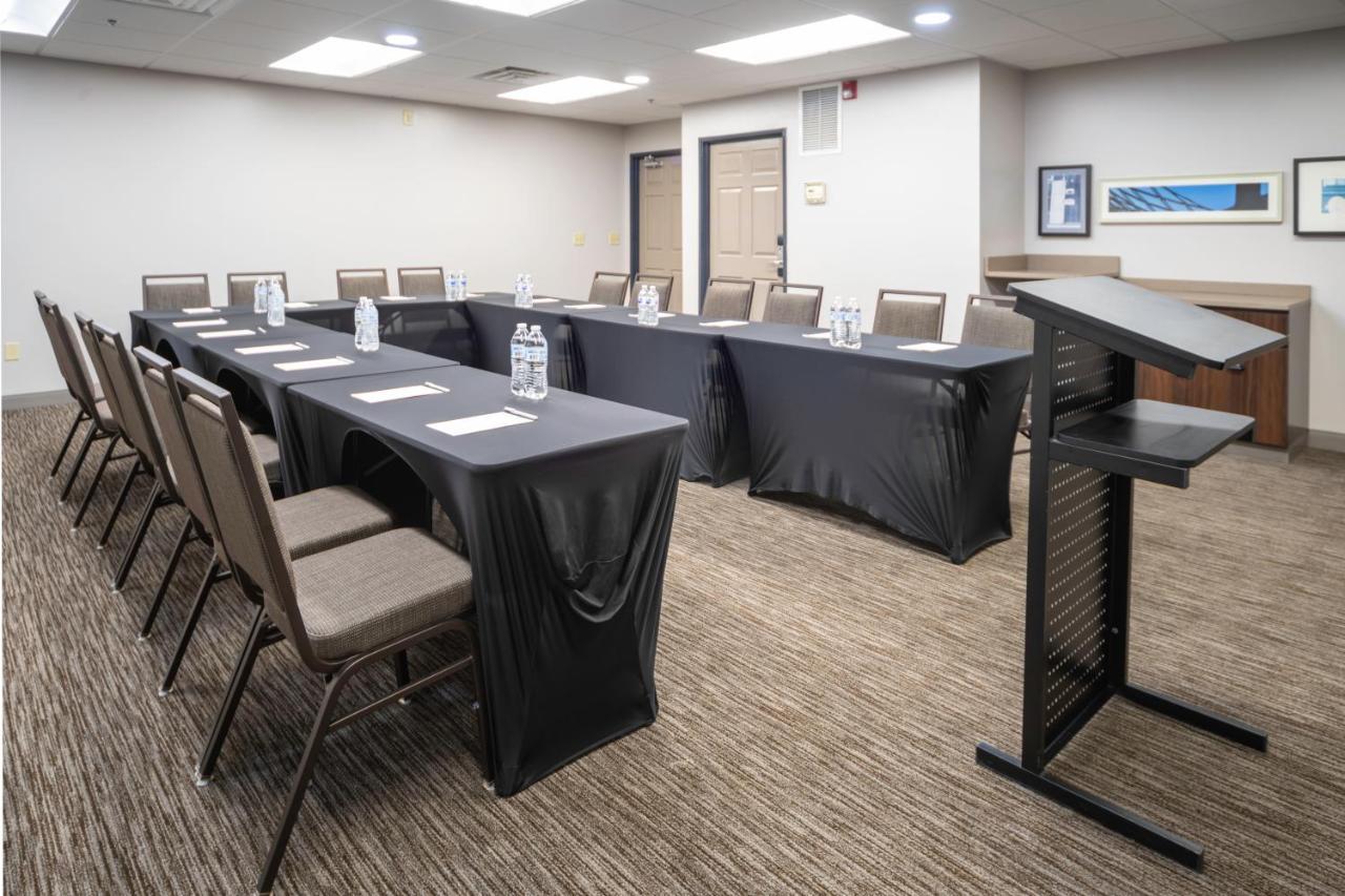 Country & By Radisson, Stone Mountain, Ga Hotel